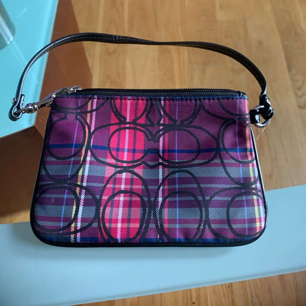 Brand New Beautiful Coach Signature Wristlet